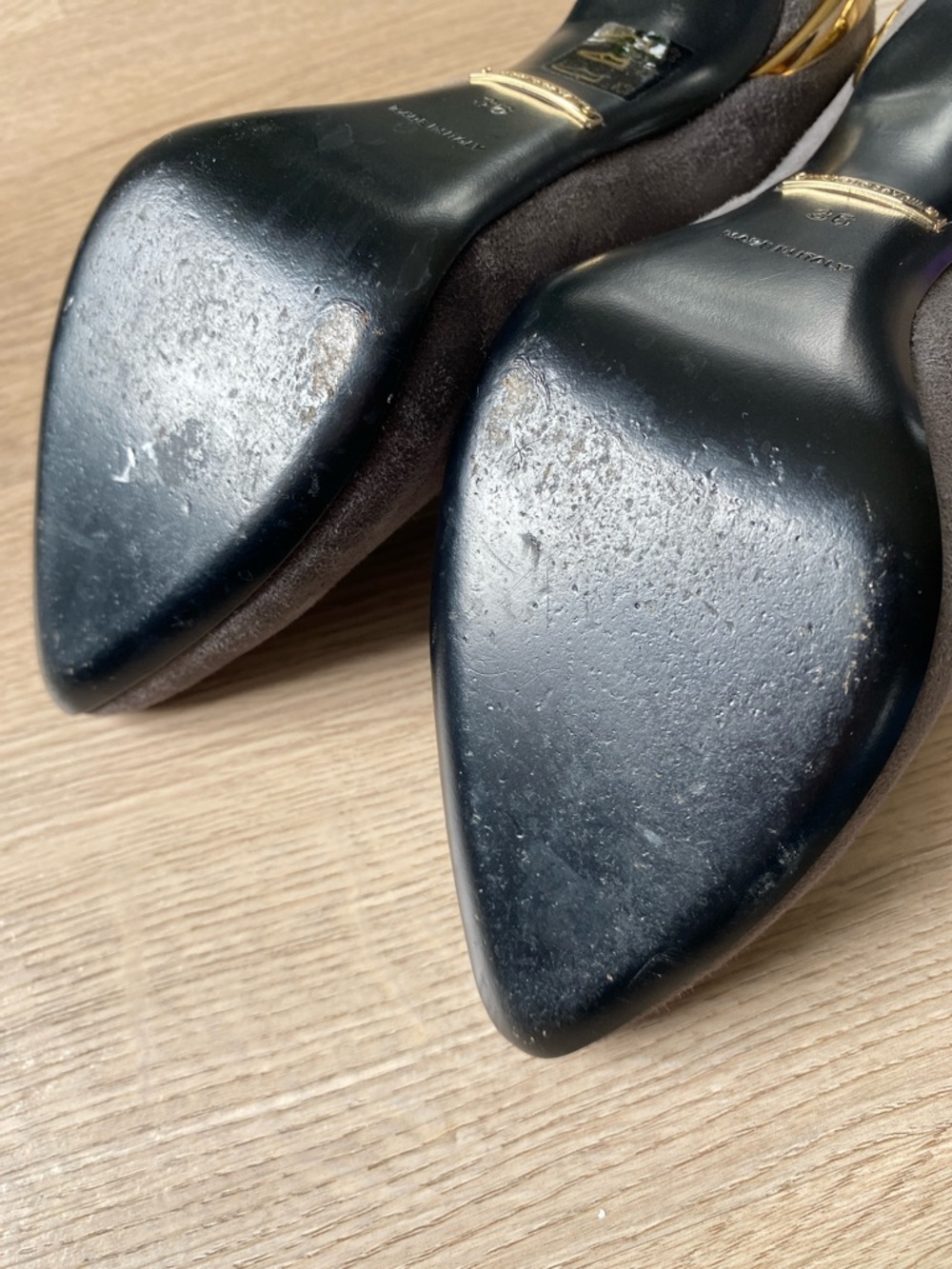Roberto Cavalli Suede Pointed Toe Pumps Gray Gold Heel Detail Made in Italy - Picture 8 of 10